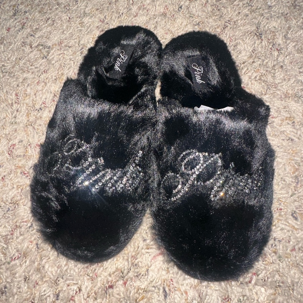 - Slippers Victoria’s every bling diamond studded sexy shoes size large✨🩷